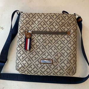Tommy Hilfiger Crossbody Pursr